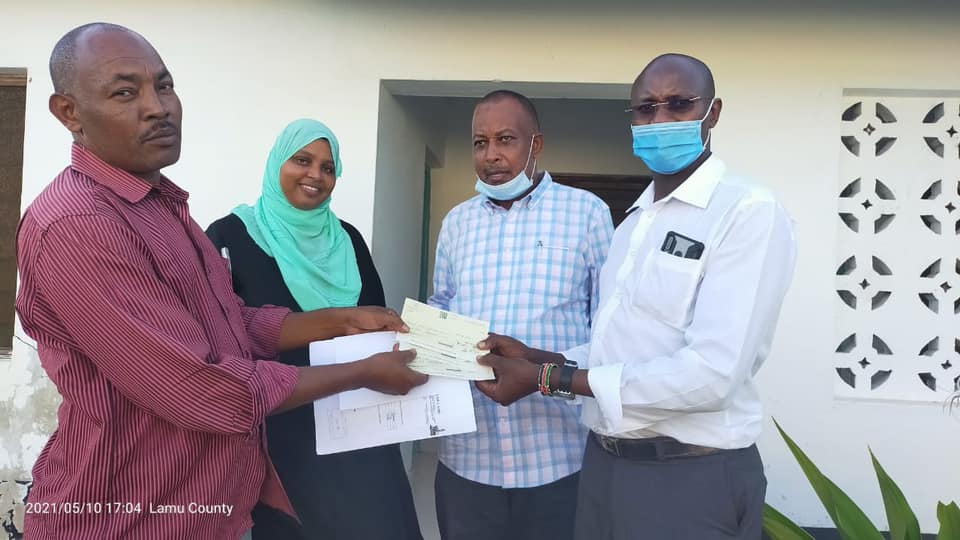 BACK TO SCHOOL STARTS WITH LAMU COUNTY GIVING FULL SCHOLARSHIP CHEQUES IN LAMU WEST