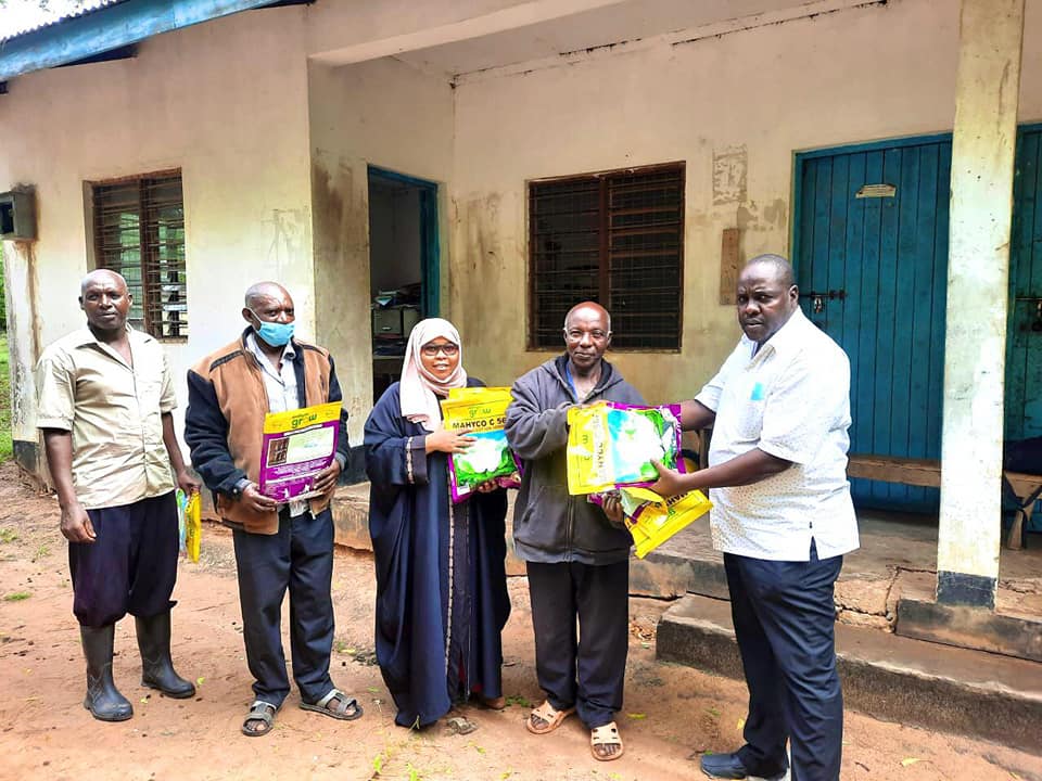 Lamu County CECM Finance Hon. Fahima Araphat and CECM Public Administration Hon. Abdu Godana at Witu Agricultural office in Witu ward, during the ongoing countywide distribution of high yield  cotton seeds.
