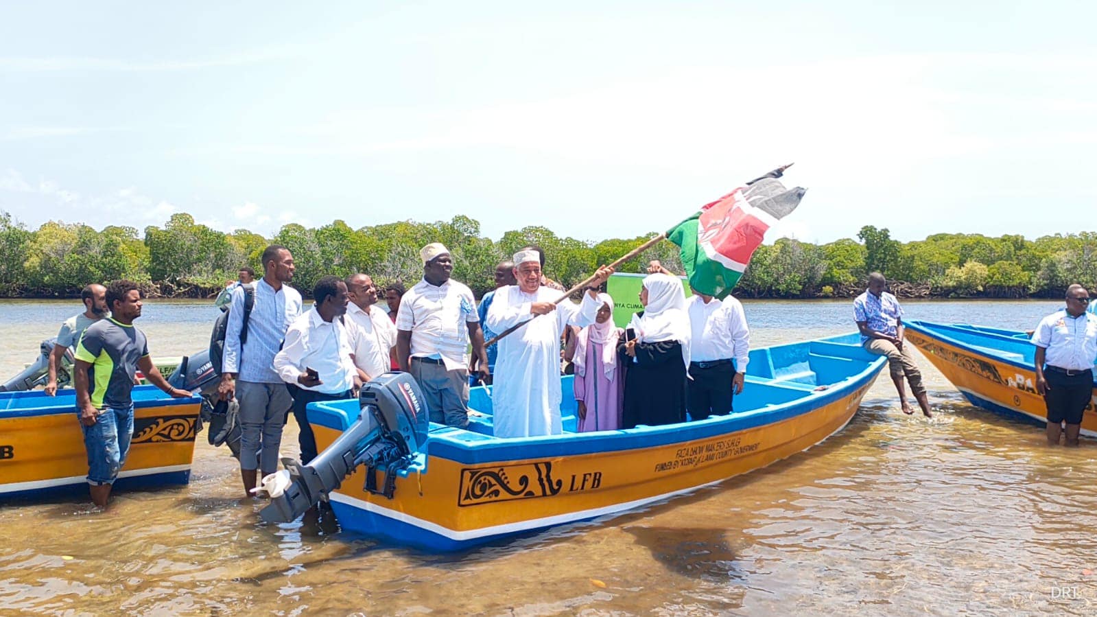 GOVERNOR TIMAMY DELIVERS 147 HEIFERS, 21 BULLS, FIBER BOATS AND OUTBOARD ENGINES IN LAMU EAST