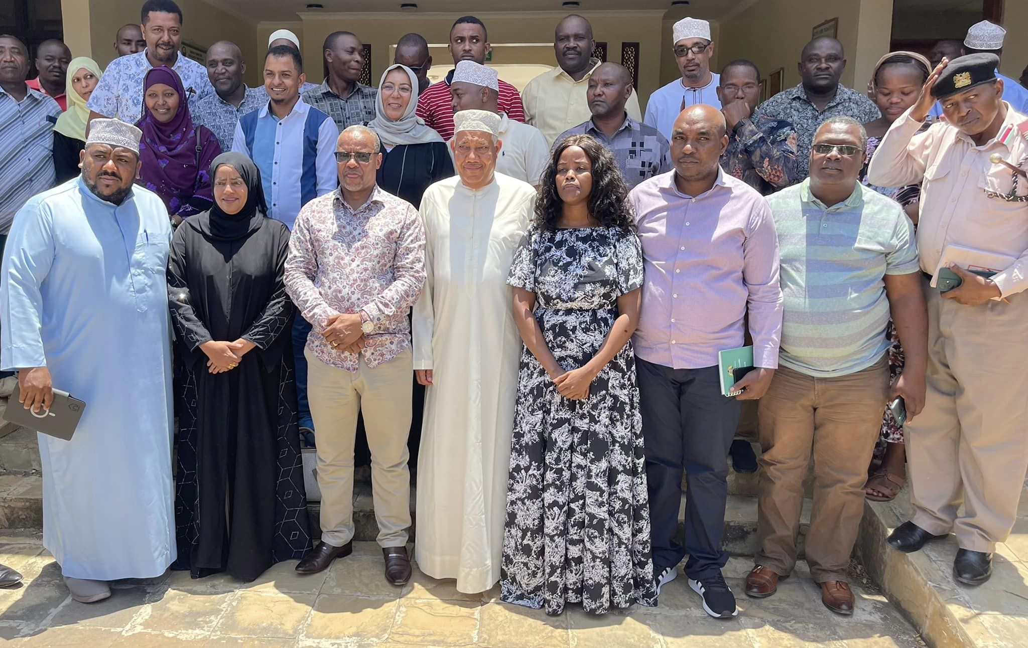 LANDS C.S MEETS LAMU COUNTY POLITICAL LEADERS LED BY GOVERNOR TIMAMY TO ADRESS LAND ISSUES IN LAMU