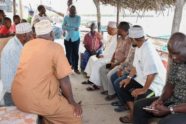 GOVERNOR TIMAMY ATTENDS PUBLIC BARAZA AT KIZINGITINI TO SHARE HIS DEVELOPMENT PLAN