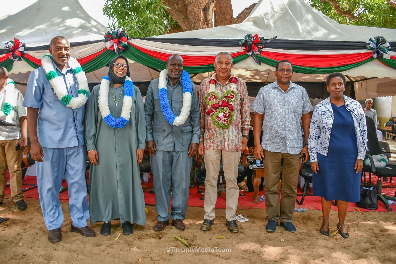 LAMU GOVERNOR PRESIDES OVER COUNTY TOP STUDENTS PRIZE GIVING DAY AT LAMU BOYS PRIMARY SCHOOL