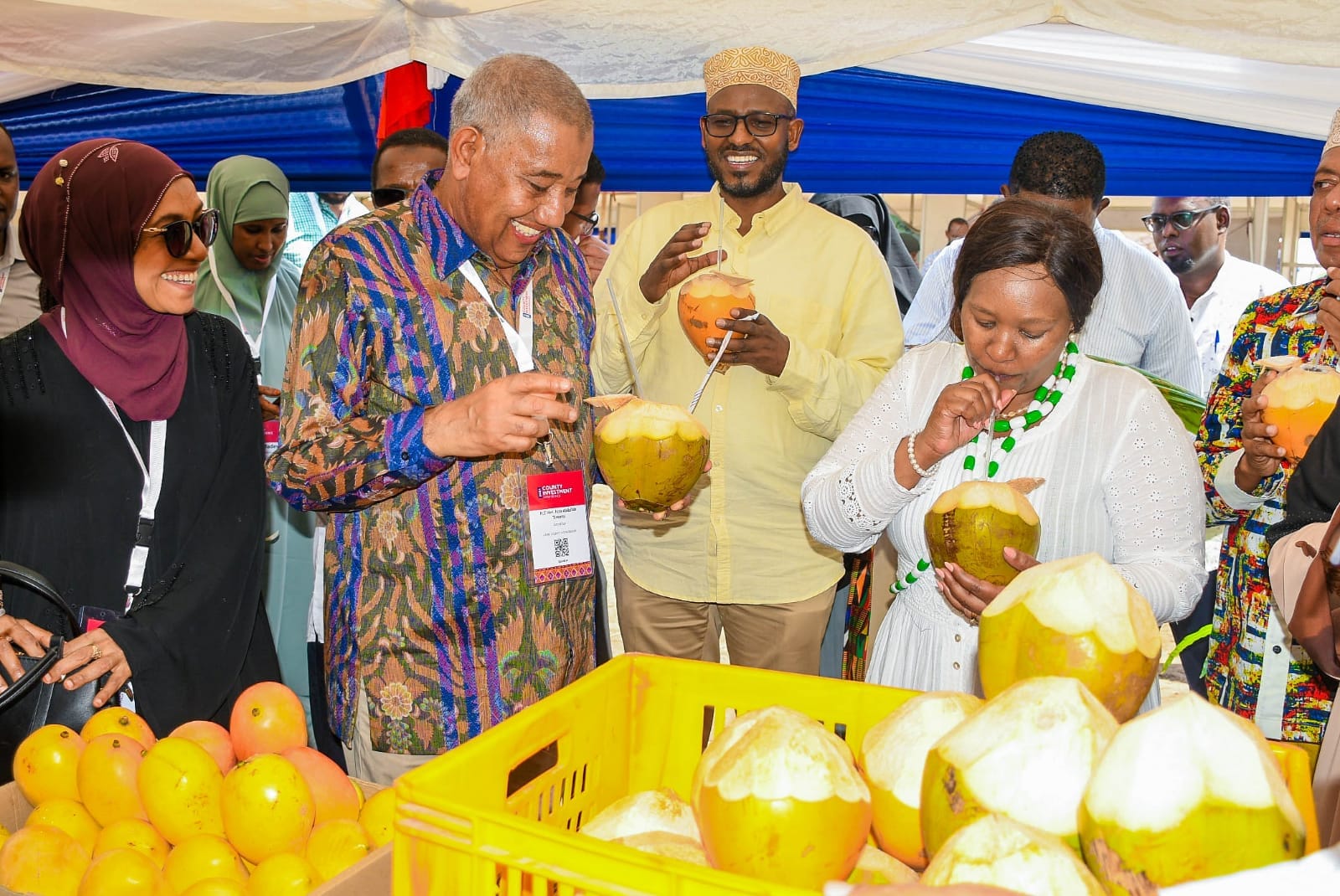 CS MIANO & GOVERNORS’ ENJOYING ‘MADAFU’ WITH A LOCAL SME AT COUNTY INVESTMENT CONFERENCE, LAMU