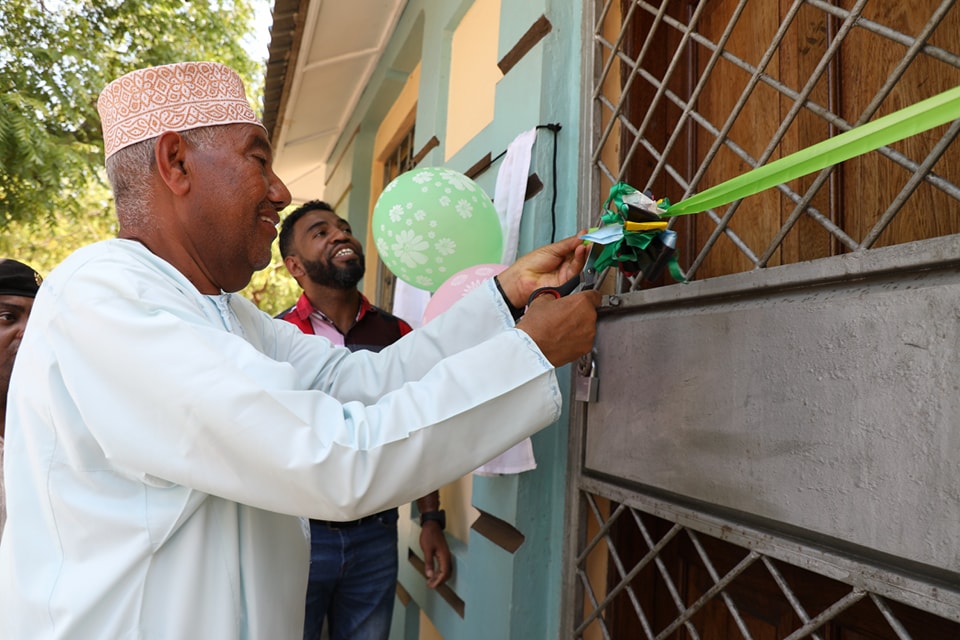 Governor Issa Timamy Reopens Renovated Kiunga Digital Hub to Empower Youth