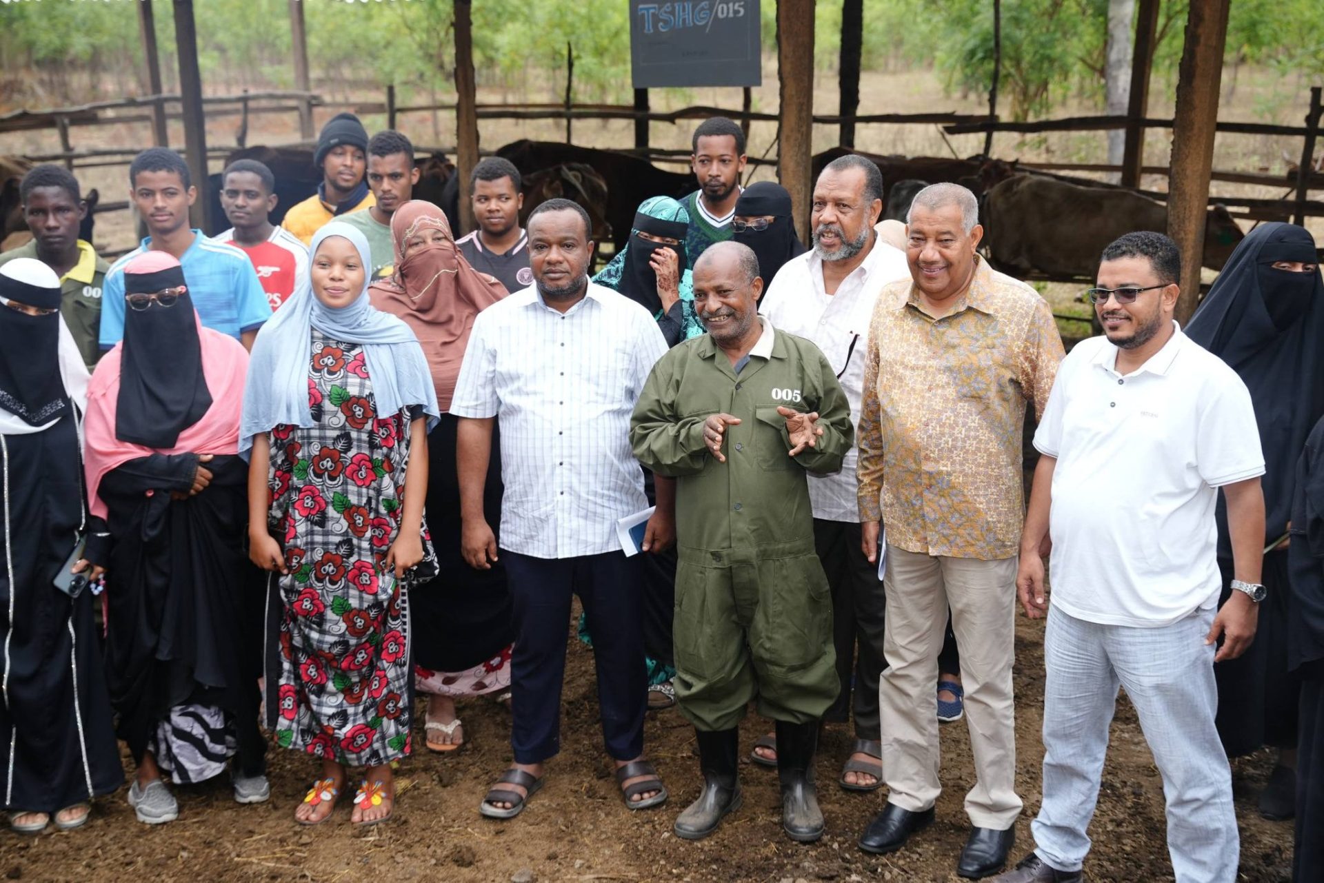 GOVERNOR TIMAMY HANDS OVER DAIRY COWS TO TAUFIQ SELF HELP GROUP IN WITU